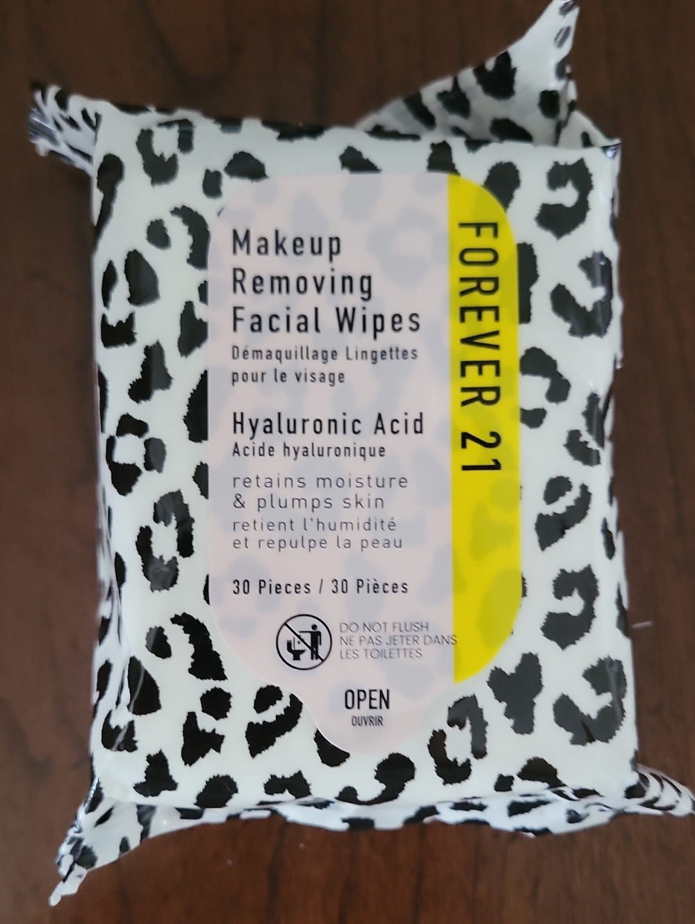 Forever 21 makeup removing White with hyaluronic acid